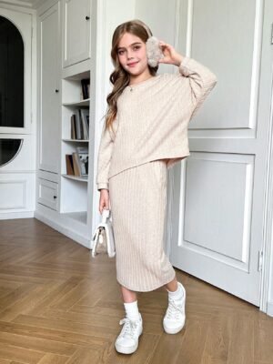 SHEIN NovaGlow Tween Girl Tween Girls Batwing Sleeve Knit Ribbed Crop Top And Mid-Length Skirt 2pcs Set, Casual Daily Wear, For Autumn Winter, Casual Occasion